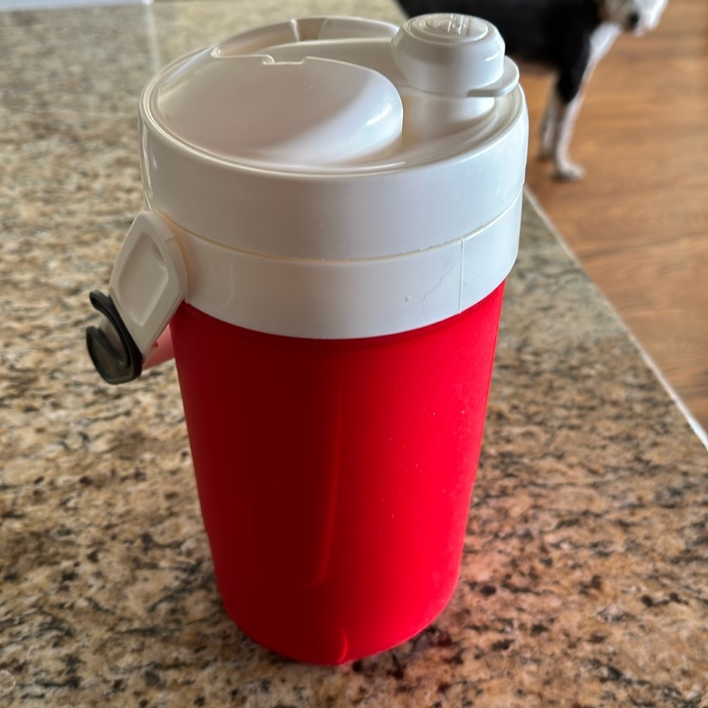 Red Igloo 1/2 gallon jug